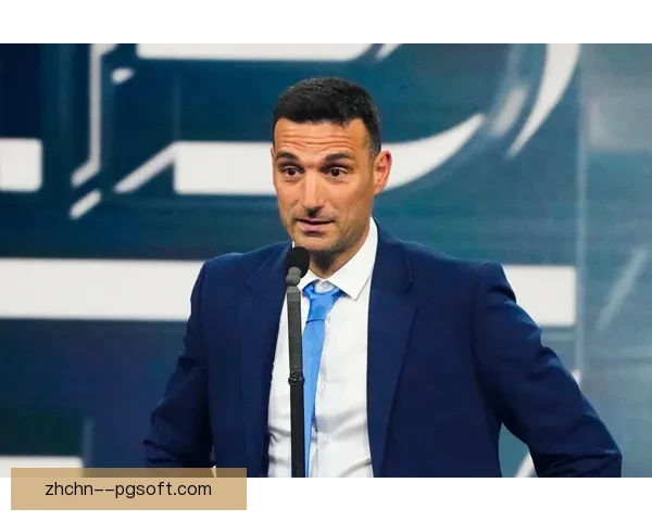 斯卡洛尼荣膺FIFA年度最佳教练率阿根廷登顶世界足坛再写传奇